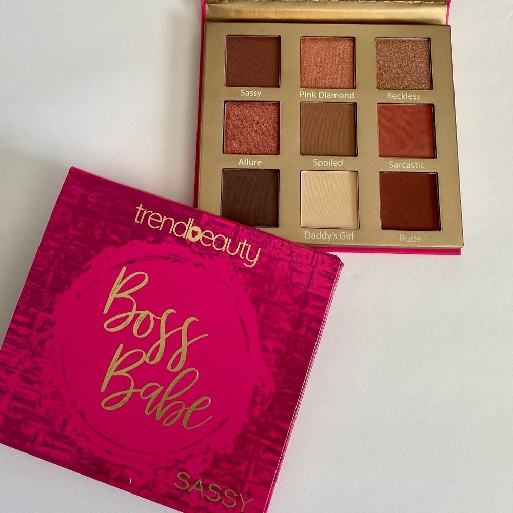 EYESHADOW - Sassy Palette